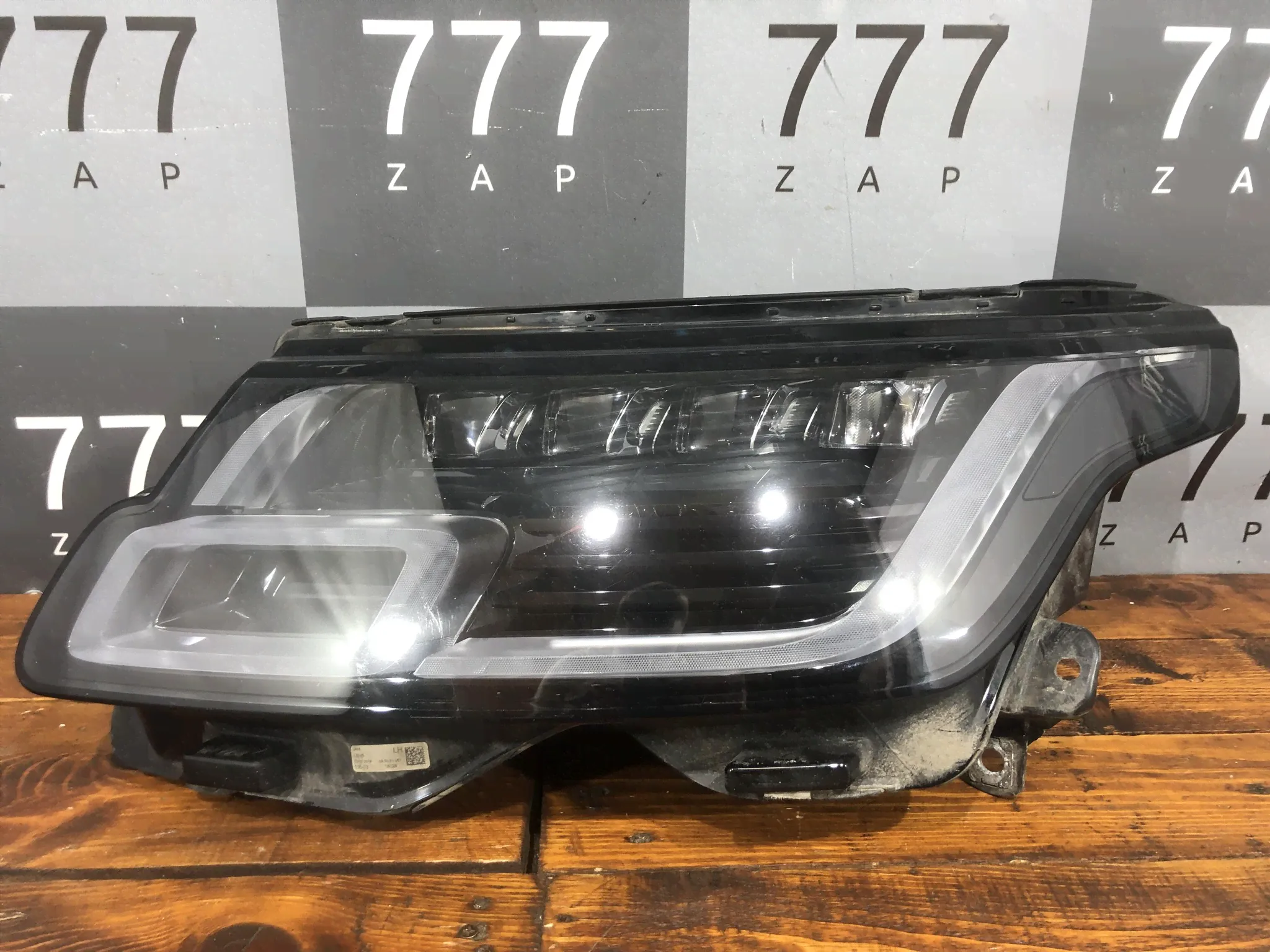 Фара левая Range Rover Vogue 4 L405 2017 lr139382-0